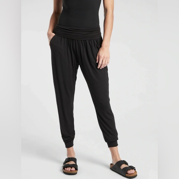 Athleta Studio Jogger Black SIZE Medium 446680 - Picture 1 of 8